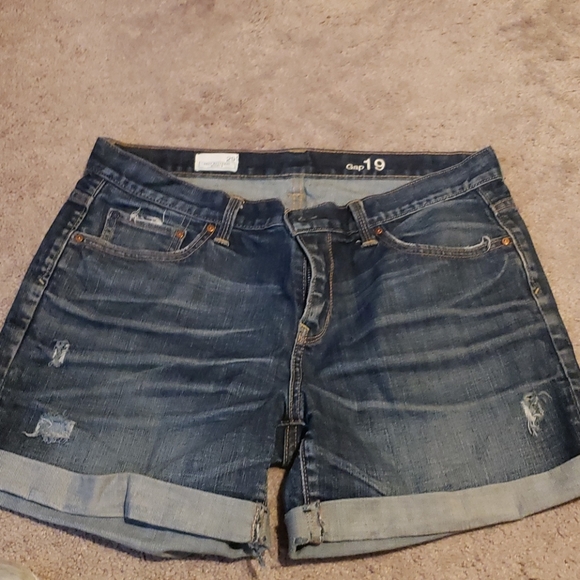 Gap Shorts - Picture 2 of 2